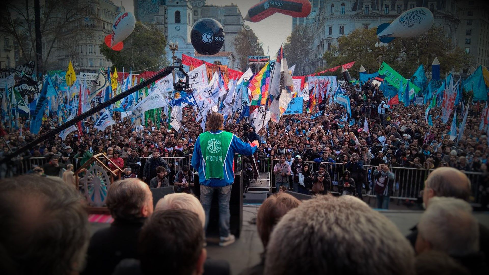 <strong>300 mil personas</strong> en la Plaza de Mayo <br><br>por la <strong>Marcha Federal</strong>