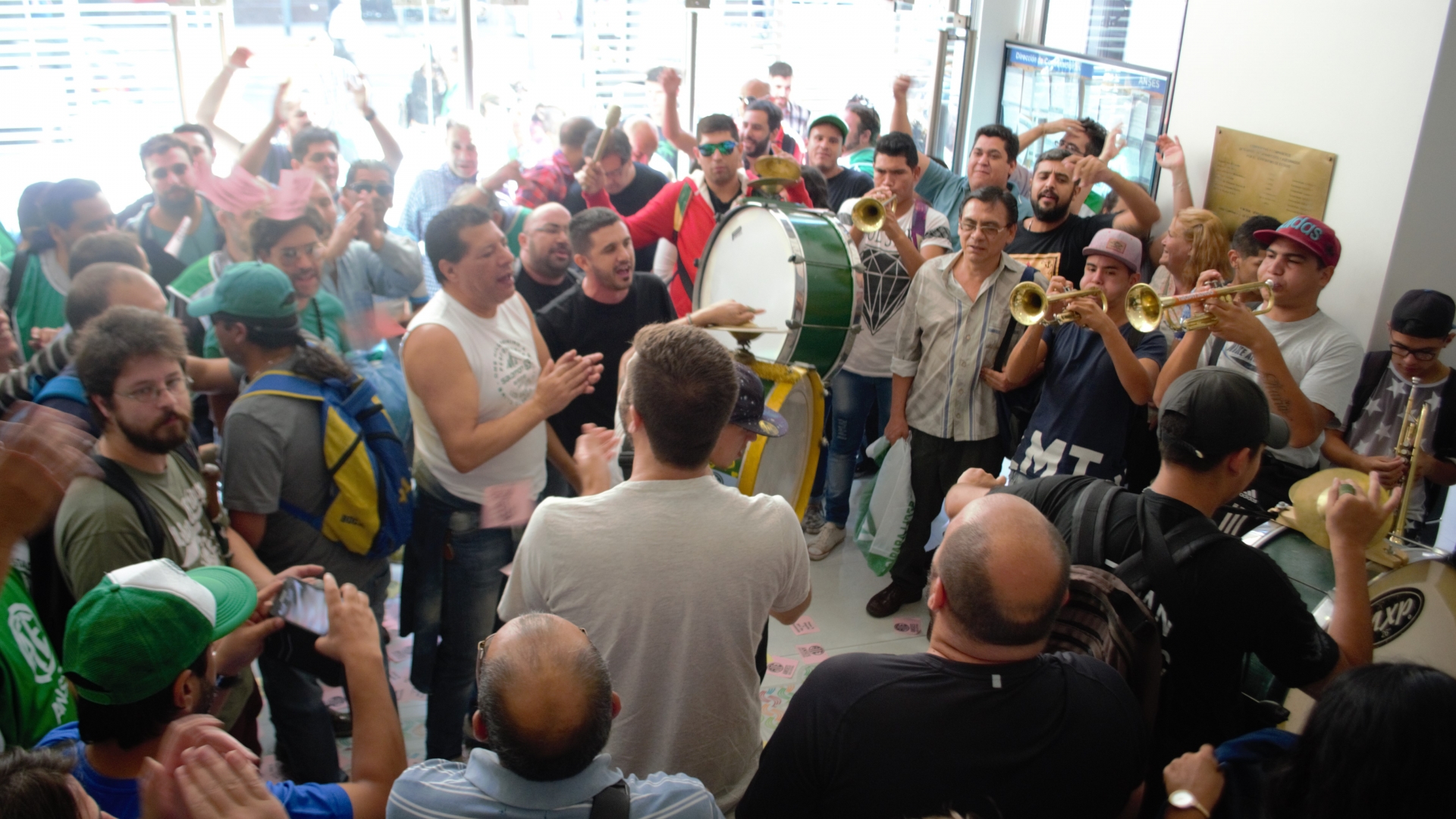 Trabajadores de ANSES reclamaron por los despidos y la apertura de paritarias