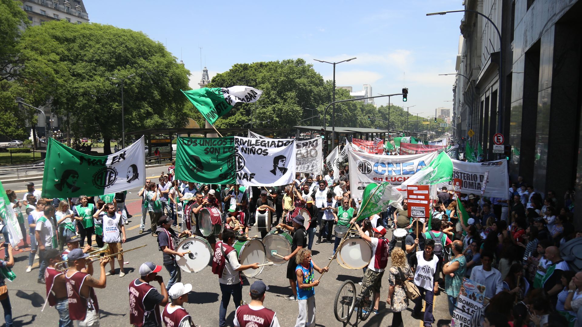 ATE Capital se manifestó contra los despidos y la reforma laboral, tributaria y previsional