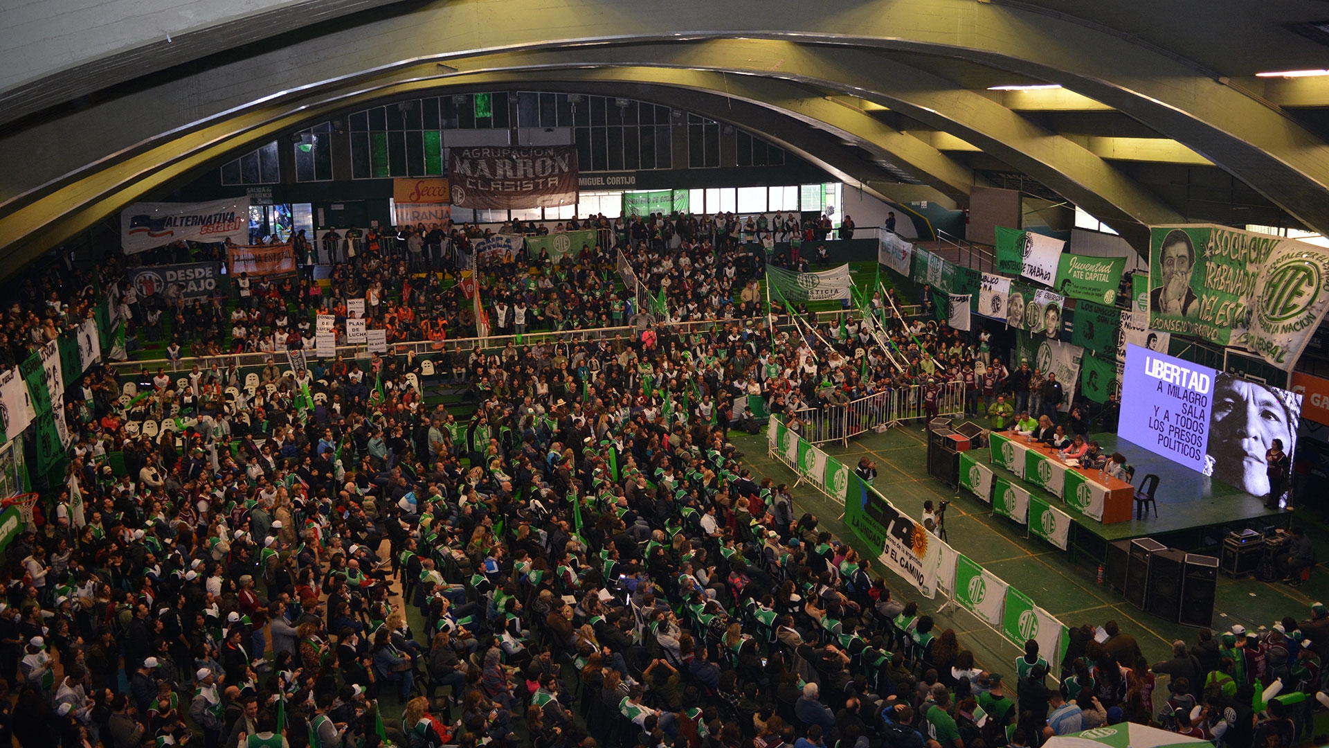 Un estadio repleto apoyó masivamente <br><strong>el primer año de la Refundación</strong>