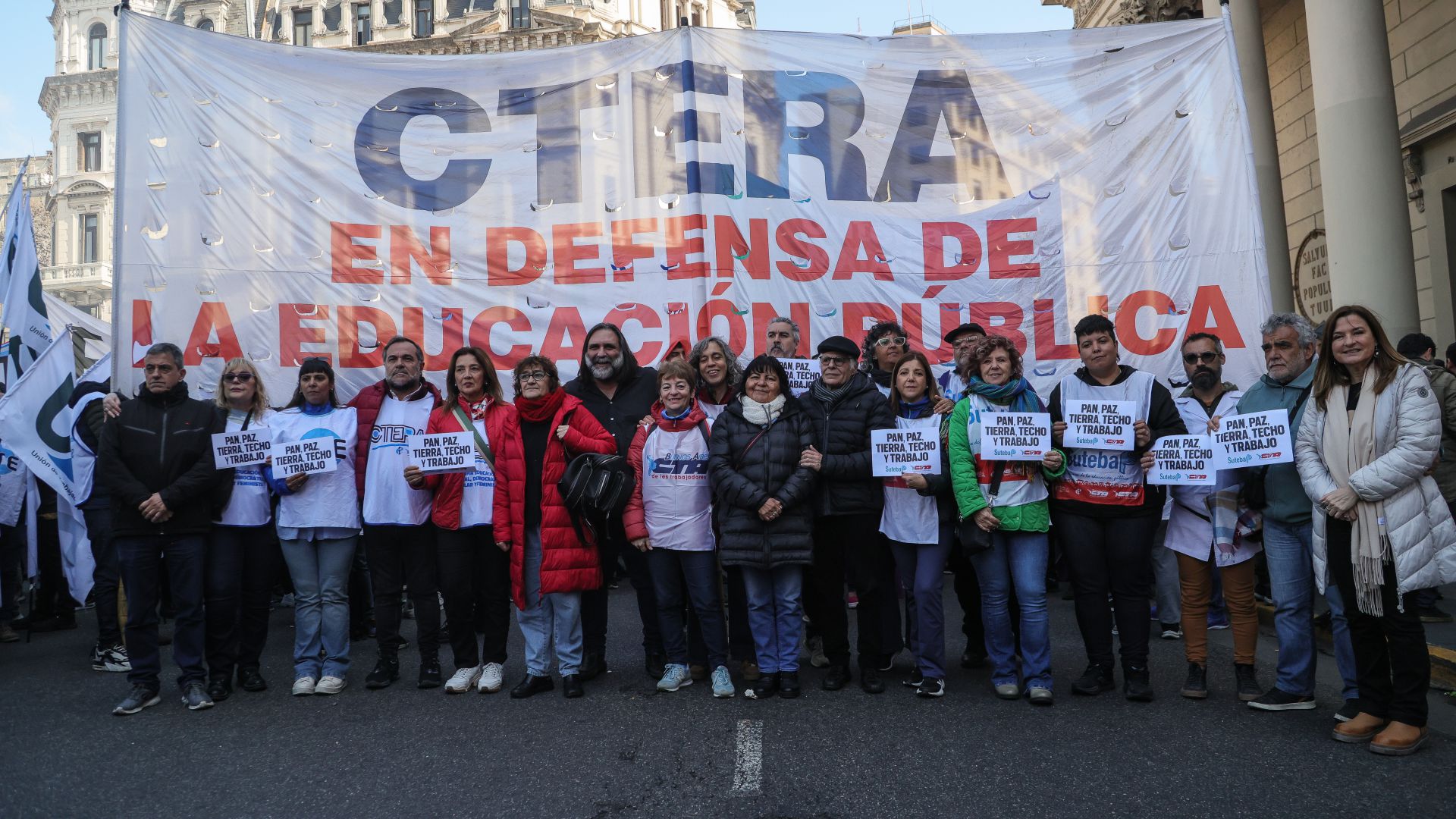 Marchamos a Plaza de Mayo por paz, pan, tierra, techo y trabajo