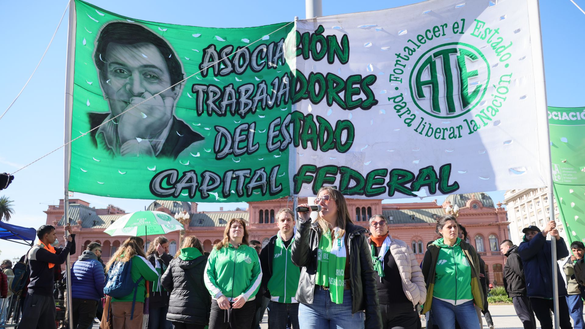 Sabemos de lucha, sabemos de resistencia: Olla popular en Plaza de Mayo