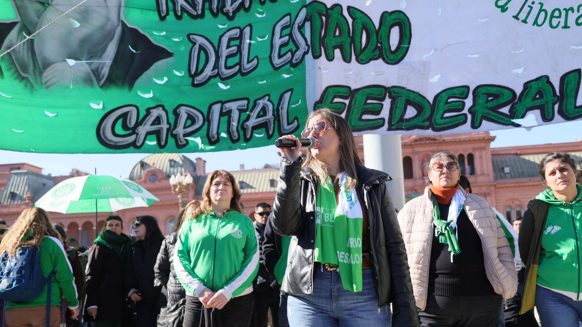 Sabemos de lucha, sabemos de resistencia: Olla popular en Plaza de Mayo