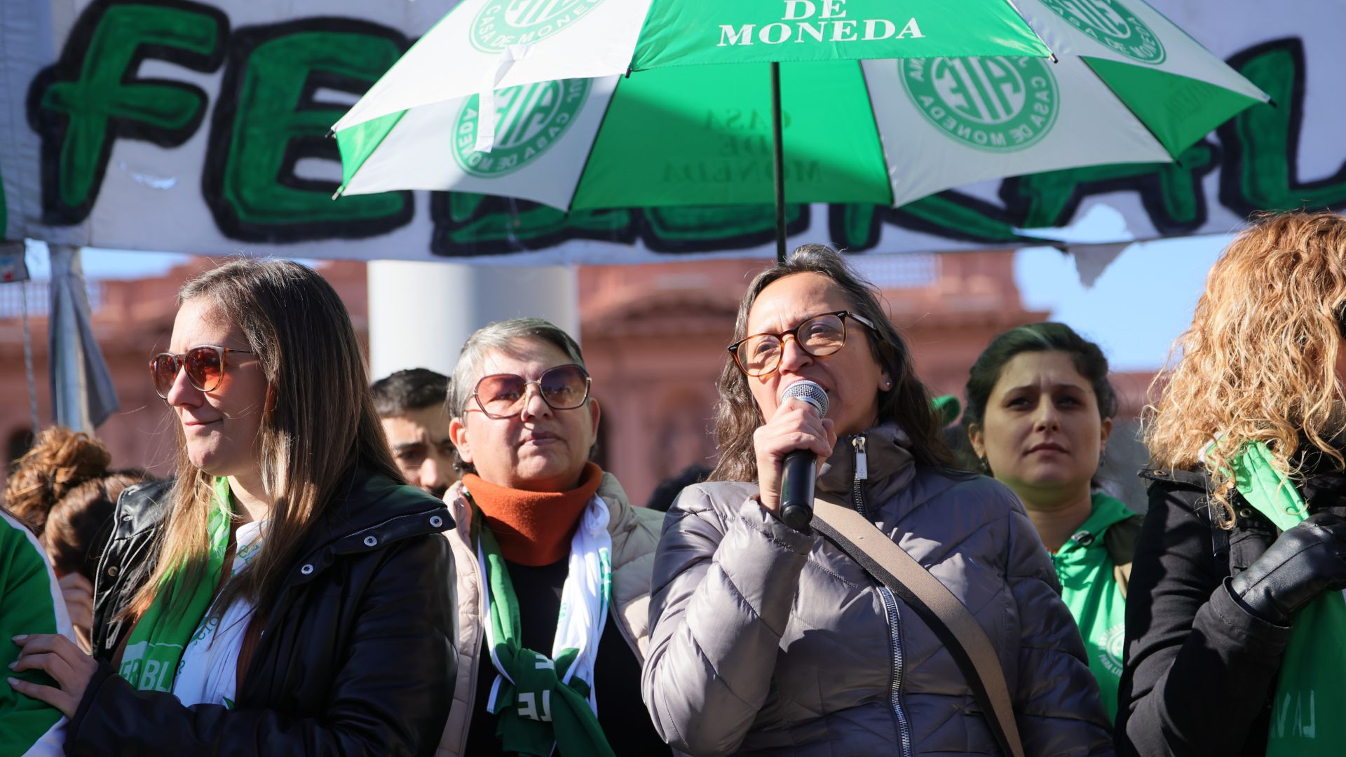 Sabemos de lucha, sabemos de resistencia: Olla popular en Plaza de Mayo