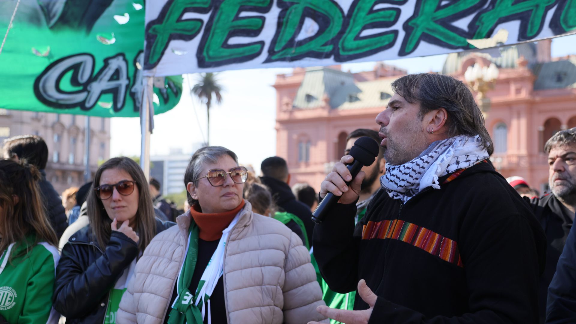 Sabemos de lucha, sabemos de resistencia: Olla popular en Plaza de Mayo