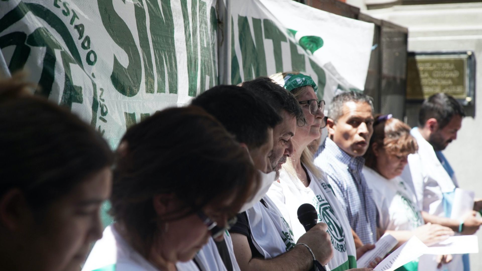 Esenciales durante la pandemia, hoy descartables: emotivo homenaje a enfermeros y trabajadores de Salud