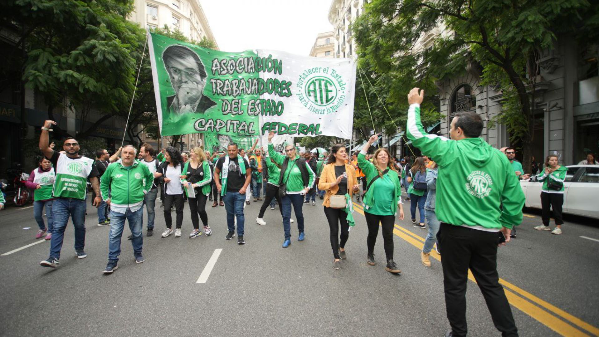 Masiva movilización de nacionales a Gestión Pública